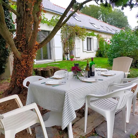 Holiday home Au Bord Du Vioreau 44 Joue-sur-Erdre