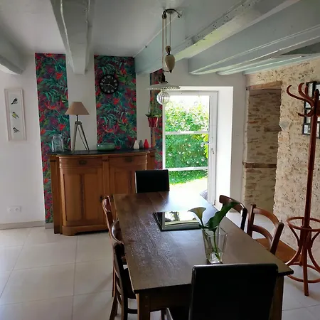 Holiday home Au Bord Du Vioreau 44 Joue-sur-Erdre